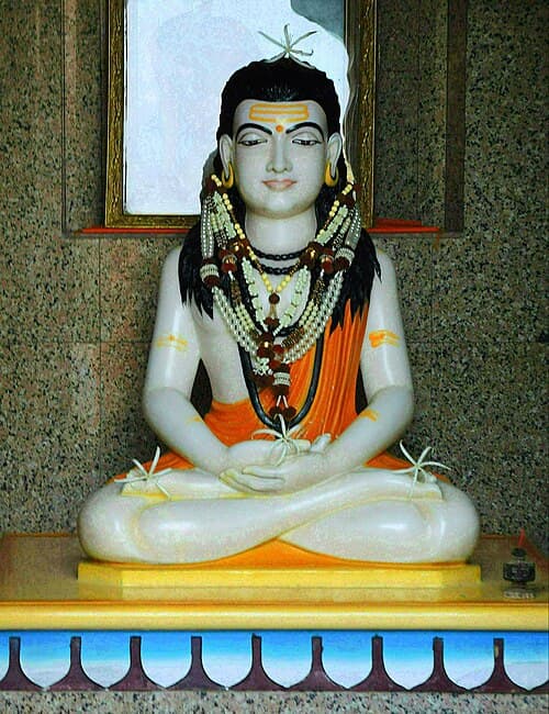 Sculpture of Gorakshanath, an 11th-century yogi of the Nath tradition and a proponent of hatha yoga[222]