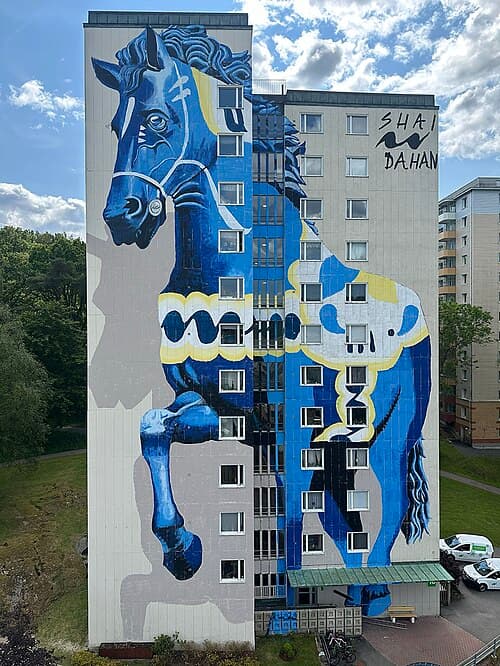 World's largest Dala horse painting, painted by Shai Dahan