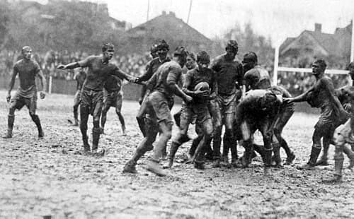 From 1906 to 1914, the Big Game was played under the rules of rugby union. The 1912 edition would be nicknamed the mud game