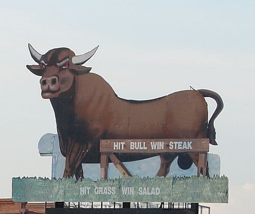 The second incarnation of the snorting bull sign (1995–2008)