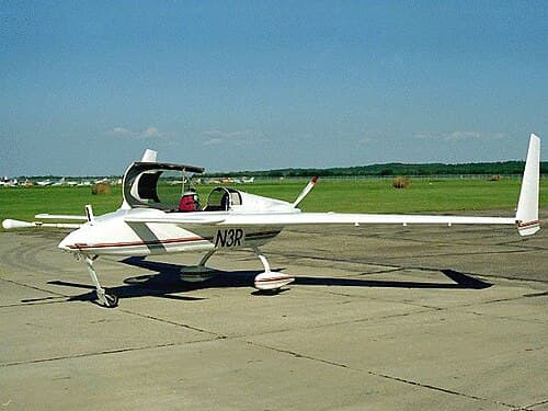 A Long-EZ two-seater canard plane