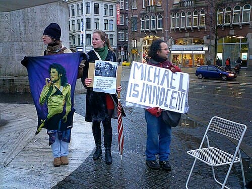 Three Jackson fans protesting his innocence in Amsterdam, 2004