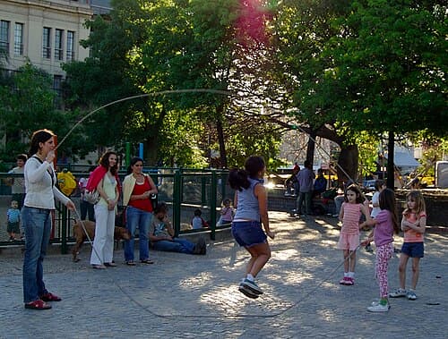 Children playing double Dutch in Buenos Aires