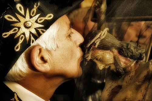 Kiss on the crucifix in Catholicism