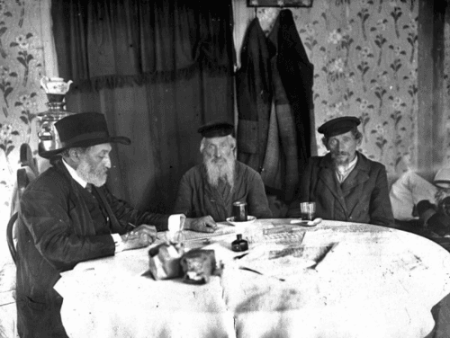 An-sky interviews locals during the expedition