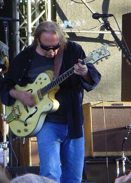 Young playing a Gretsch White Falcon in Cologne, June 19, 2009