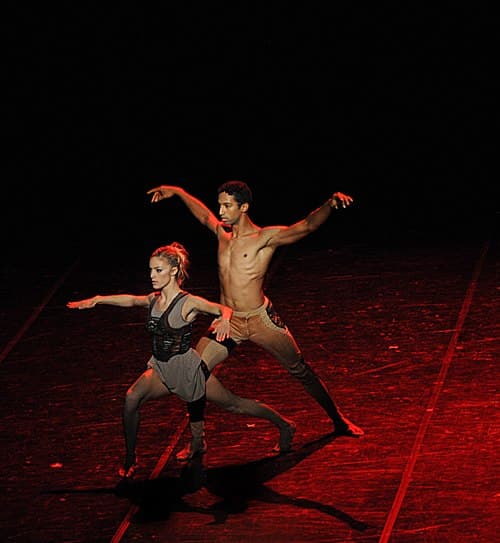 Contemporary dance performed by Le Sacre