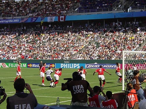 Abby Wambach plays off a corner kick at the 2003 FIFA Women's World Cup bronze medal game against Canada