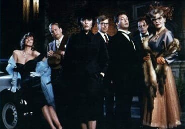Miss Scarlet (Lesley Ann Warren), Colonel Mustard (Martin Mull), Mrs. White (Madeline Kahn), Mr. Green (Michael McKean), Wadsworth (Tim Curry), Professor Plum (Christopher Lloyd), and Mrs. Peacock (Eileen Brennan)
